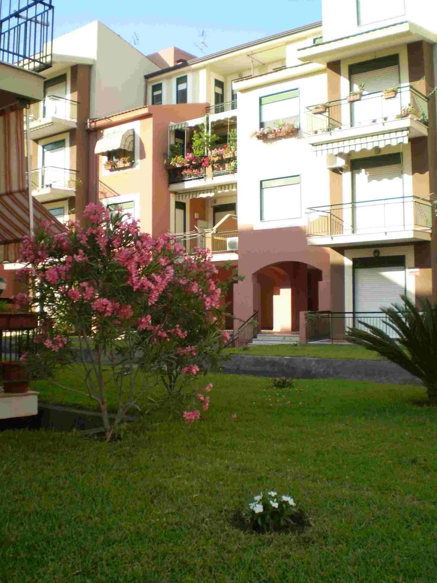 Suitehome Taormina Giardini Naxos Exterior foto
